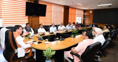 चारधाम व हेमकुंट यात्रा में श्रद्धालुओं की सुविधाओं को सर्वोच्च प्राथमिकता दें: मुख्यमंत्री धामी