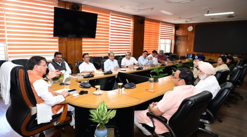चारधाम व हेमकुंट यात्रा में श्रद्धालुओं की सुविधाओं को सर्वोच्च प्राथमिकता दें: मुख्यमंत्री धामी