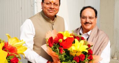 मुख्यमंत्री  धामी ने जौलीग्रांट एयरपोर्ट पर केन्द्रीय मंत्री  नड्डा का  स्वागत किया