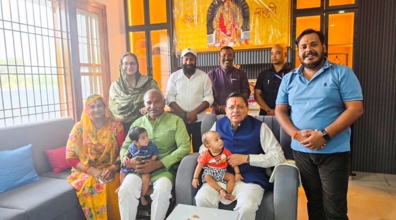 गदरपुर में असंतुष्ट विधायकअरविंद पांडेय के आवास पहुंचे मुख्यमंत्री धामी गदरपुर में असंतुष्ट विधायकअरविंद पांडेय के आवास पहुंचे मुख्यमंत्री धामी