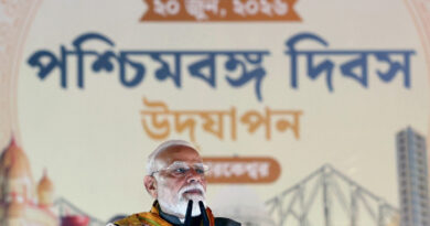 प्रधानमंत्री मोदी ने कोलकाता के रेड रोड पर 12वें अंतरराष्ट्रीय योग दिवस समारोह में भाग लिया