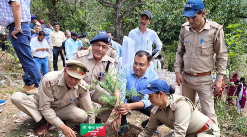 विश्व पर्यावरण दिवस पर ‘एक पेड़ माँ के नाम’ अभियान के तहत हुआ वृक्षारोपण, पर्यावरण संरक्षण का दिया संदेश