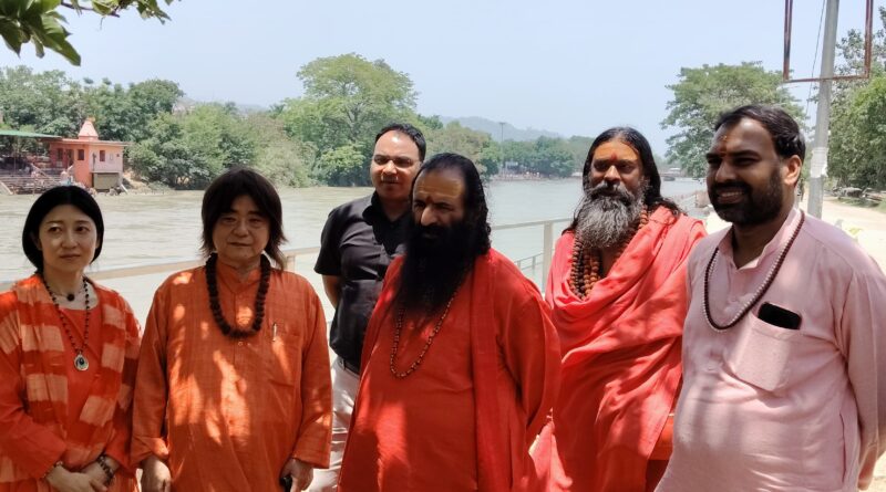 अर्ध कुंभ-2027:  महंत रविन्द्र पुरी के नेतृत्व में संतों के एक दल ने कुंभ मेला की तैयारियों का लिया जायजा