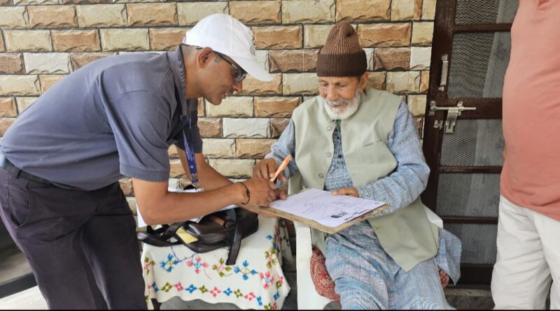 चमोली में SIR शुरू, पद्मभूषण चंडी प्रसाद भट्ट ने भरा गणना प्रपत्र