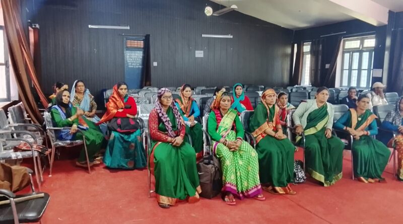 वेतन वृद्धि और सेवा सुरक्षा की मांग को लेकर मुखर हुईं भोजन माताएं