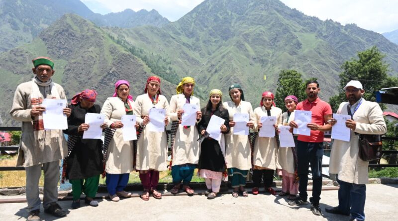 जखोल समेत उत्तरकाशी के दूरस्थ गांवों में मतदाता सूची शुद्धिकरण का महाअभियान शुरू