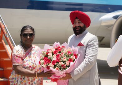 राष्ट्रपति द्रौपदी मुर्मु का उत्तराखण्ड आगमन, जौलीग्रांट एयरपोर्ट पर हुआ स्वागत राष्ट्रपति द्रौपदी मुर्मु का उत्तराखण्ड आगमन, जौलीग्रांट एयरपोर्ट पर हुआ स्वागत