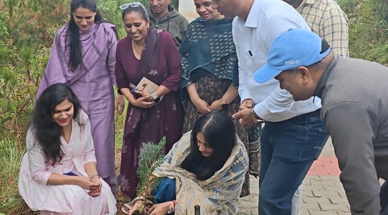 नागनाथ पोखरी महाविद्यालय परिसर में हुआ पौधारोपण, पर्यावरण संरक्षण का लिया संकल्प