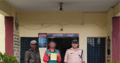 शराब के नशे में पड़ोसियों से गाली-गलौज करने पर पुलिस की कार्रवाई