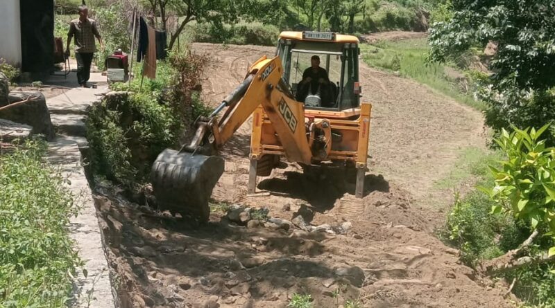 प्राणमती नदी पर बैलीब्रिज निर्माण की राह हुई आसान, एप्रोच रोड का कार्य पूरा