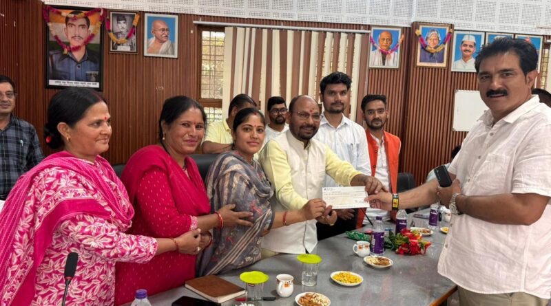 थराली के आपदा प्रभावित 89 परिवारों को राहत राशि के चेक वितरित