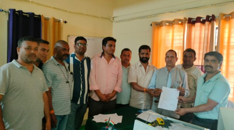 विभिन्न जनसमस्याओं को लेकर थराली में  कांग्रेस ने मुख्यमंत्री के नाम एसडीएम को सौंपा ज्ञापन