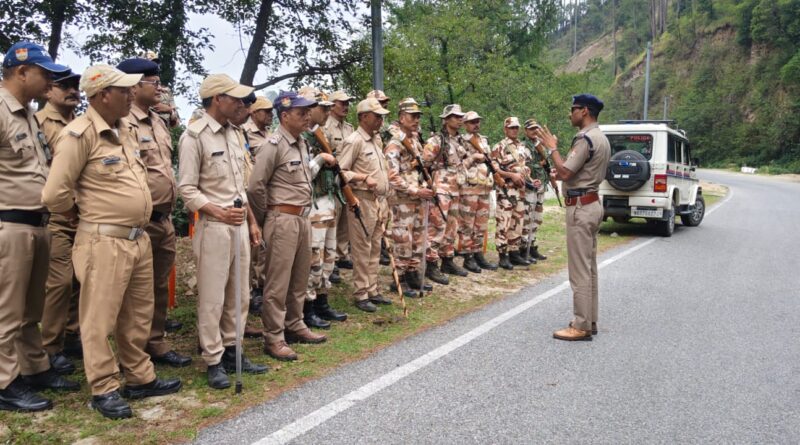 निहंगों के उत्पात के बाद ग्वालदम बॉर्डर पर बढ़ाई गई सुरक्षा, पुलिस और आईटीबीपी के जवान तैनात