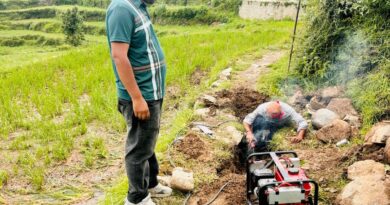 डांडागैर-कलसीर में फटी पेयजल योजना की मुख्य पाइप लाइन, पोखरी बाजार समेत पूरे नगर क्षेत्र की जलापूर्ति ठप
