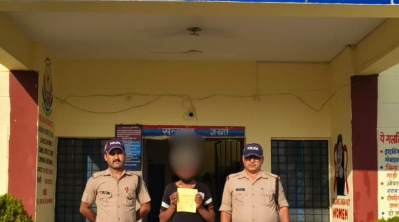 सार्वजनिक स्थान पर शराब पीकर हुड़दंग मचाने वाले का पुलिस एक्ट में चालान