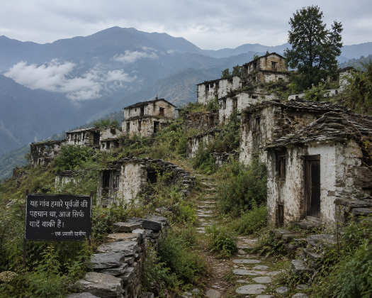 जलवायु परिवर्तन और विकास असंतुलन से बढ़ रहा उत्तराखंड का पलायन संकट, खाली हो रहे पहाड़ी गांव