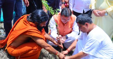 हरेला पर मुख्यमंत्री ने किया पौधरोपण, औषधीय वनस्पतियों के संरक्षण पर दिया जोर