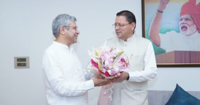 मुख्यमंत्री धामी ने केंद्रीय रेल मंत्री से रेल परियोजनाओं एवं कनेक्टिविटी विस्तार पर की चर्चा