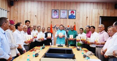 मुख्यमंत्री धामी ने किया सेवा विधि पुस्तक का विमोचन