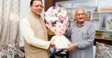 मुख्यमंत्री धामी ने की कोश्यारी से भेंट मुख्यमंत्री धामी ने की कोश्यारी से भेंट