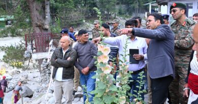 डीएम उत्तरकाशी ने हर्षिल क्षेत्र का किया स्थलीय निरीक्षण, नदी तट सुरक्षा कार्यों में तेजी लाने के दिए निर्देश