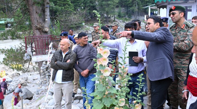 डीएम उत्तरकाशी ने हर्षिल क्षेत्र का किया स्थलीय निरीक्षण, नदी तट सुरक्षा कार्यों में तेजी लाने के दिए निर्देश