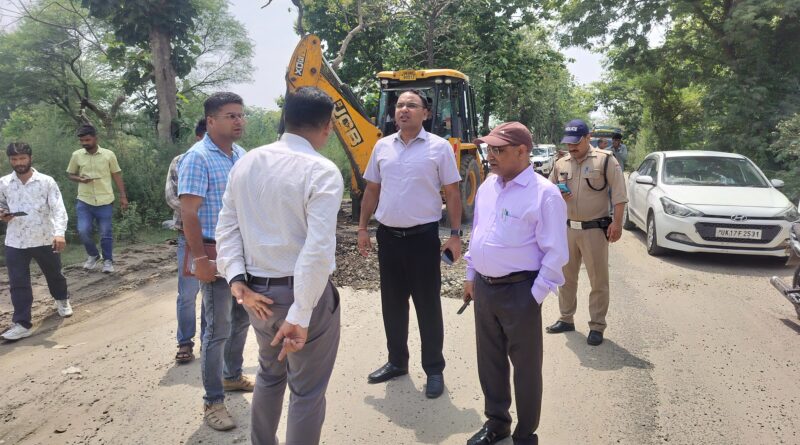 अर्ध कुंभ मेला-2027: मंडलायुक्त ने निर्माण कार्यों का किया स्थलीय निरीक्षण