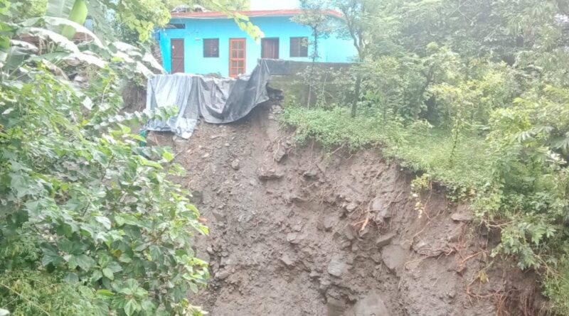 राड़ीबगड़ में ग्रामीणों की रातों की नींद उड़ा रहा गधेरा