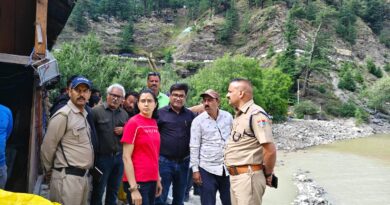 हर्षिल में बाढ़ सुरक्षा कार्यों का एडीएम ने किया निरीक्षण, दिए आवश्यक निर्देश