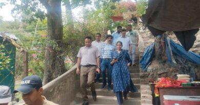 अर्धकुंभ मेला-2027: प्रमुख मंदिरों तक पैदल मार्गों व फुटपाथों के निर्माण का मेलाधिकारी ने किया निरीक्षण