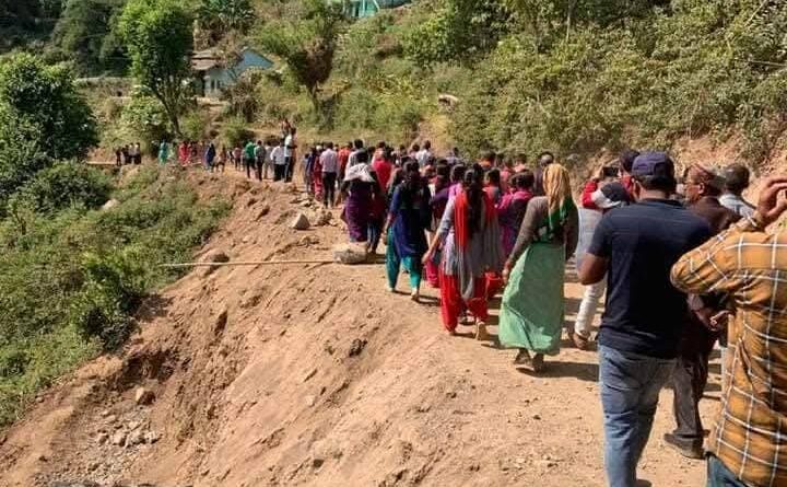 सड़क के लिए अधिगृहित भूमि का मुआवजा न मिलने से काश्तकार नाराज