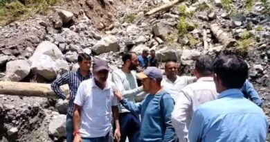 राड़ी के ग्रामीणों के विरोध से थराली-कुराड़-पार्था मोटरमार्ग खोलने का कार्य फिर रुका