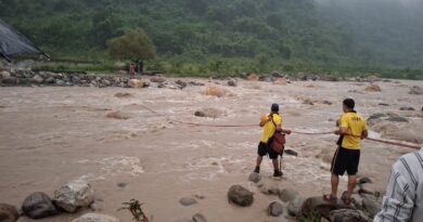 आसमानी आफत -नदी में फंसे सात लोगों का सुरक्षित रेस्क्यू, सम्पूर्ण उत्तराखंड में हाई अलर्ट, स्कूल बंद