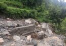 पोखरी : डंपिंग जोन का मलबा पागल गदेरे में बहा, किसानों के खेत और सिंचाई नहर तबाह पोखरी : डंपिंग जोन का मलबा पागल गदेरे में बहा, किसानों के खेत और सिंचाई नहर तबाह