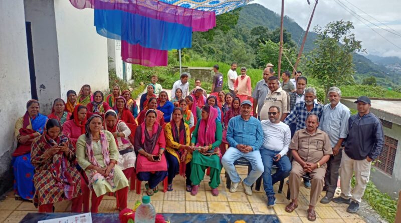 पूर्व कैबिनेट मंत्री भंडारी ने कई गांवों का दौरा कर सुनी जन समस्याएं