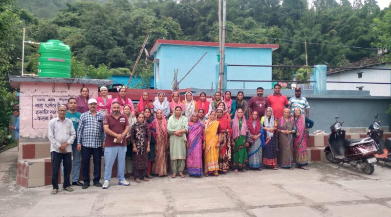 सड़क और विद्यालय की मांग पूरी न होने पर बमोथ के लोग नहीं देंगे वोट