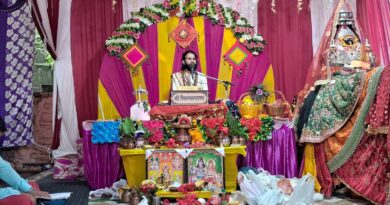 बमनाथ शिवालय में शिव महापुराण कथा में उमड़ रही श्रद्धालुओं की भीड़