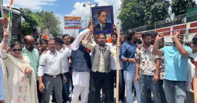 जंतर-मंतर पर प्रदर्शन कर रहे युवाओं के समर्थन में कांग्रेस का प्रदर्शन जंतर-मंतर पर प्रदर्शन कर रहे युवाओं के समर्थन में कांग्रेस का प्रदर्शन