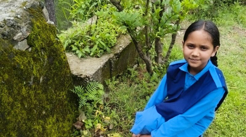बैगलेस डे पर जनता जूनियर हाईस्कूल विनगढ़ में विद्यार्थियों ने किया वृक्षारोपण