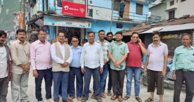 केंद्रीय शिक्षा मंत्री के इस्तीफे पर कांग्रेस ने मनाया जश्न, आतिशबाजी की