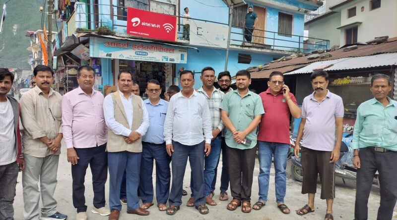 केंद्रीय शिक्षा मंत्री के इस्तीफे पर कांग्रेस ने मनाया जश्न, आतिशबाजी की