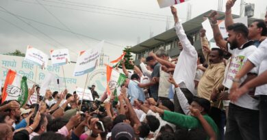 उत्तराखंड तकनीकी विश्वविद्यालय पेपर लीक मामले पर कांग्रेस का प्रदर्शन, मंत्री धन सिंह रावत का पुतला फूंका