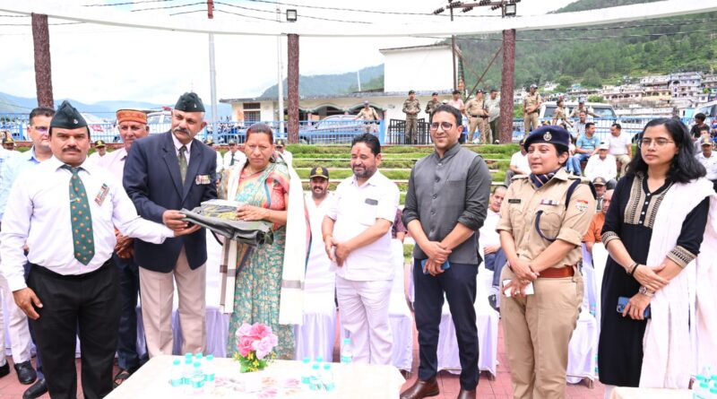 कारगिल विजय दिवस के अवसर पर उत्तरकाशी में वीर सपूतों को किया गया नमन