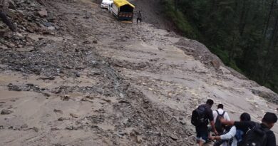 भारी बारिश से राज्य मार्ग बाधित, आठ घंटे बाद यातायात बहाल