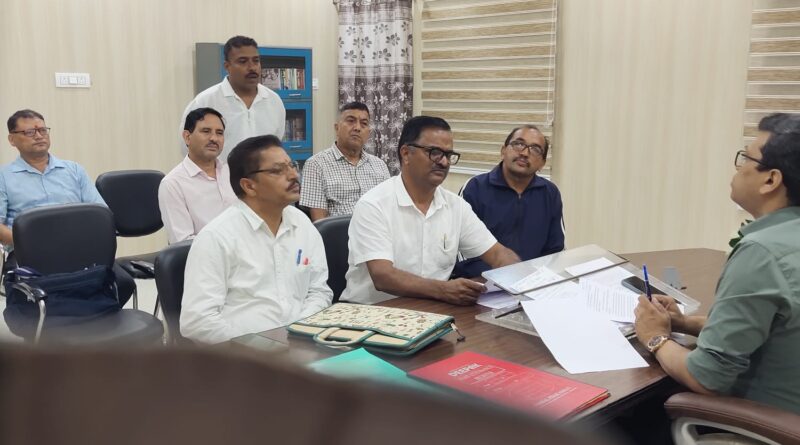 जूनियर हाईस्कूल शिक्षक संगठन ने डीईओ प्रारंभिक को सौंपा ज्ञापन