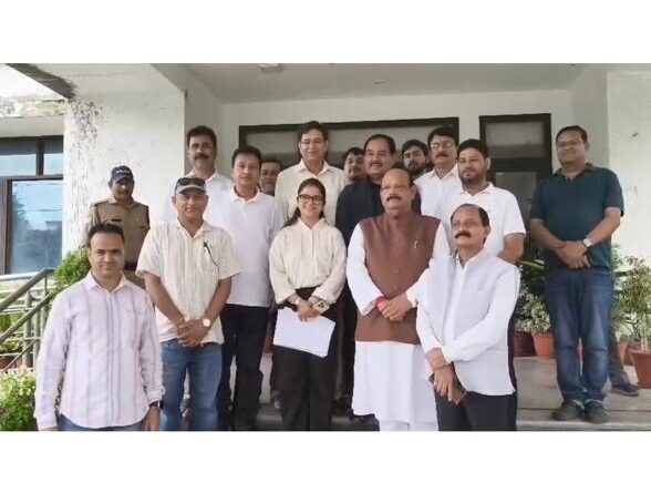 एसआईआर प्रक्रिया में गंभीर खामियों का आरोप, कांग्रेस ने मुख्य निर्वाचन अधिकारी को सौंपा ज्ञापन
