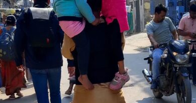 सिकुड़ती बाहरी दुनिया और बदलती सामाजिक व्यवस्था