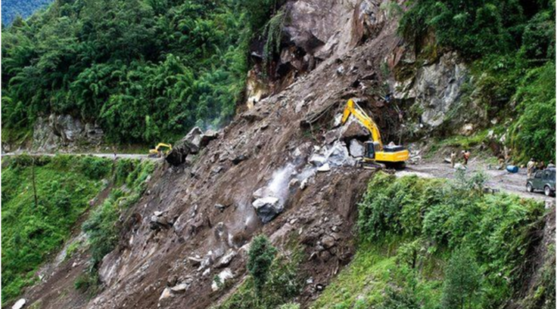 उत्तराखंड में मानसून का कहर जारी: 24 घंटे में कई सड़क हादसे, एक की मौत, सात लोगों का सफल रेस्क्यू