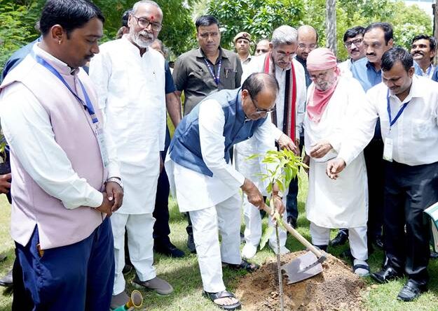 पर्यावरण संरक्षण का महासंकल्प: वृक्ष मित्रों के जनआंदोलन से हरित भारत का नया अध्याय