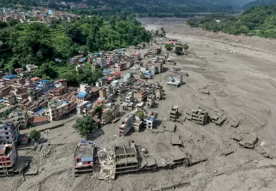 नेपाल में हिमस्खलन के बाद जलप्रलय, 157 की मौत; सैकड़ों लापता, 133 भारतीयों का भी संपर्क टूटा नेपाल में हिमस्खलन के बाद जलप्रलय, 157 की मौत; सैकड़ों लापता, 133 भारतीयों का भी संपर्क टूटा